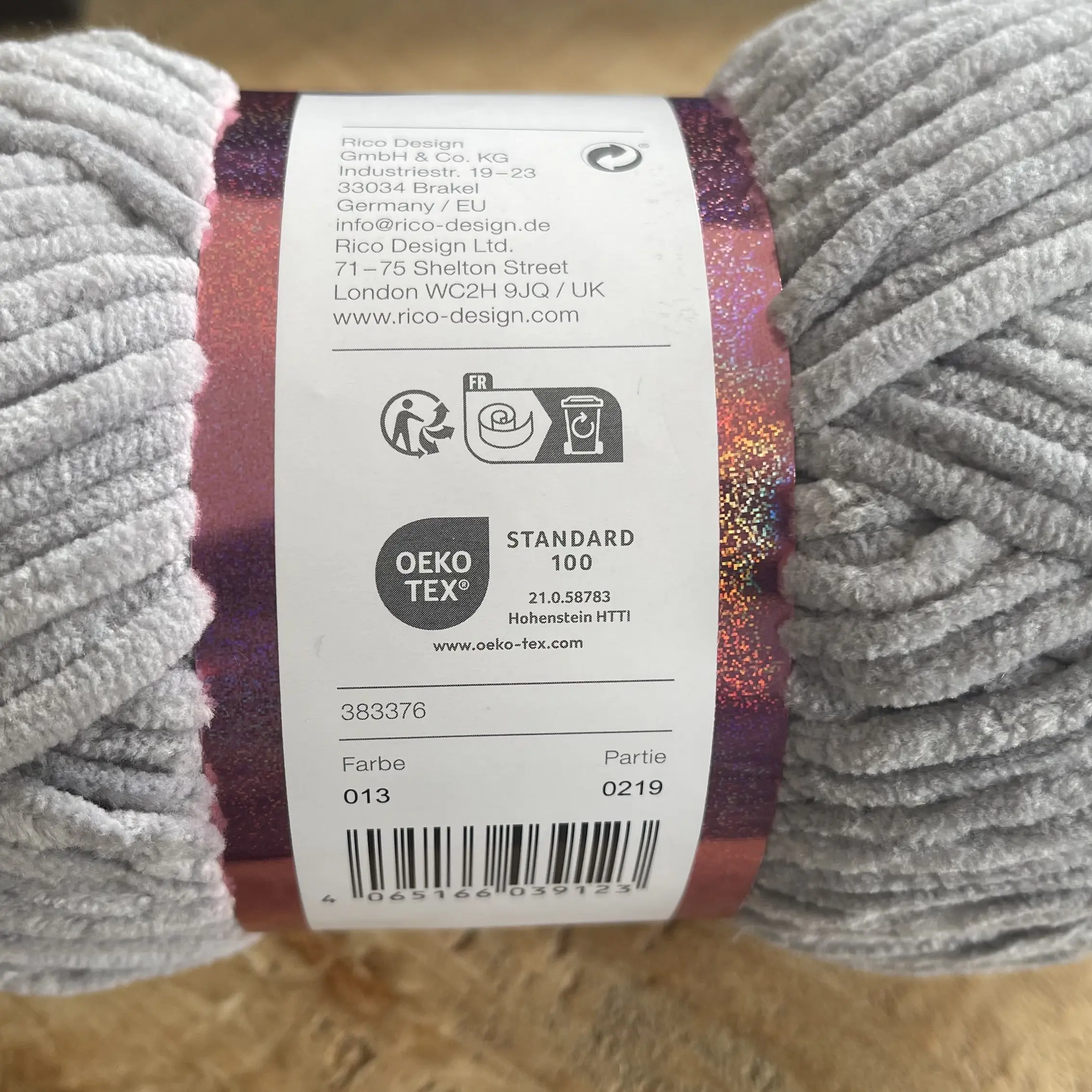 Une image qui représente une partie d'étiquette d'un pelote, on y aperçoit le logo Oek-Tex Standard 100